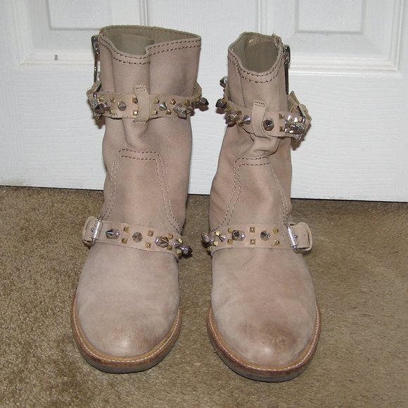 size 8.5 SAM EDELMAN Taupe/beige Leather Studded Biker Moto boots - Picture 2 of 15